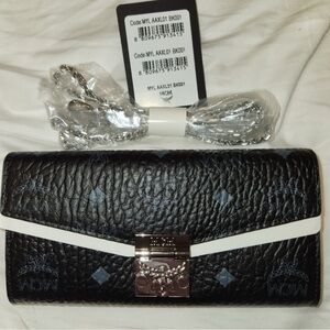 Beautiful Authentic BRAND NEW MCM CROSSBODY..New in box…Dust Bag included